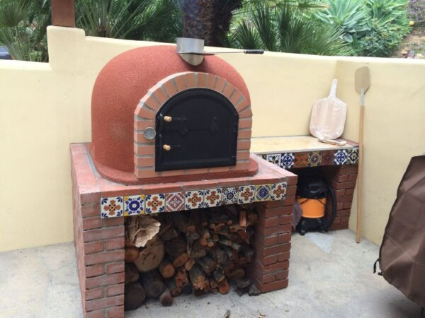 outdoor-pizza-oven-wood-fired