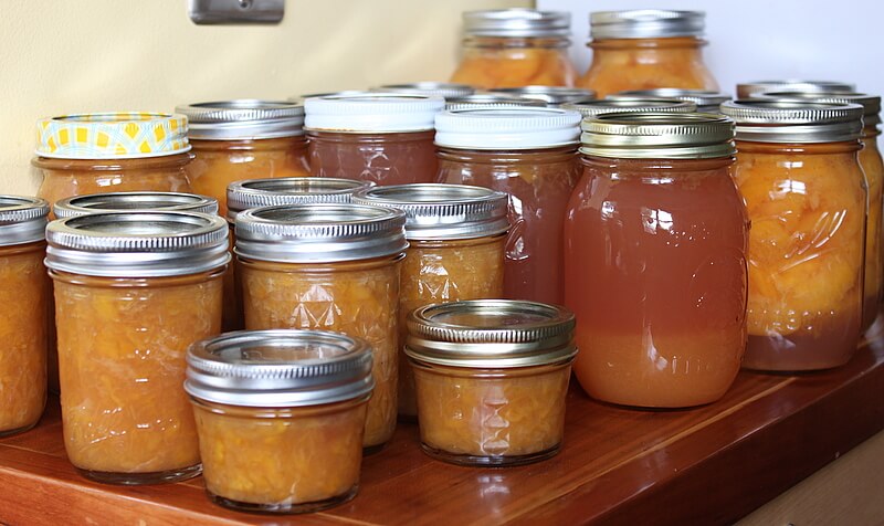 canned peaches in various sized jars