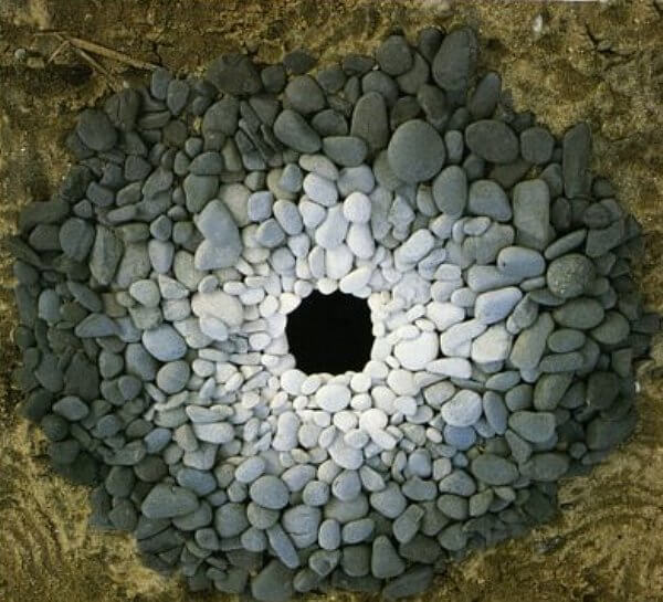 circle of stones, darkest on the outside, lightest toward the center