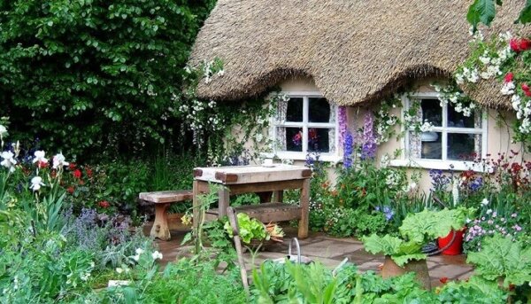 cob-cottage-garden